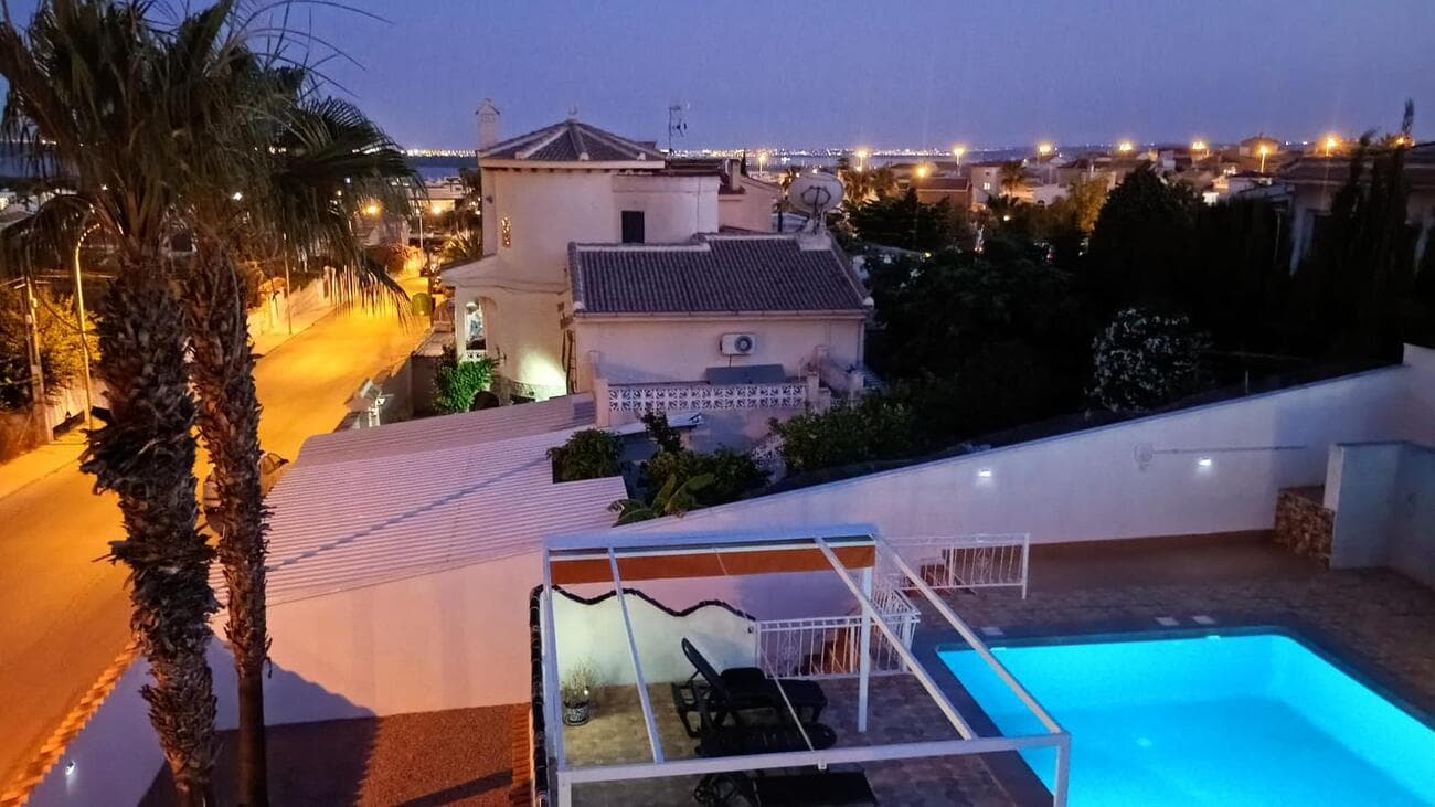 Vrijstaande Villa met 4 slaapkamers in Ciudad Quesada - 16
