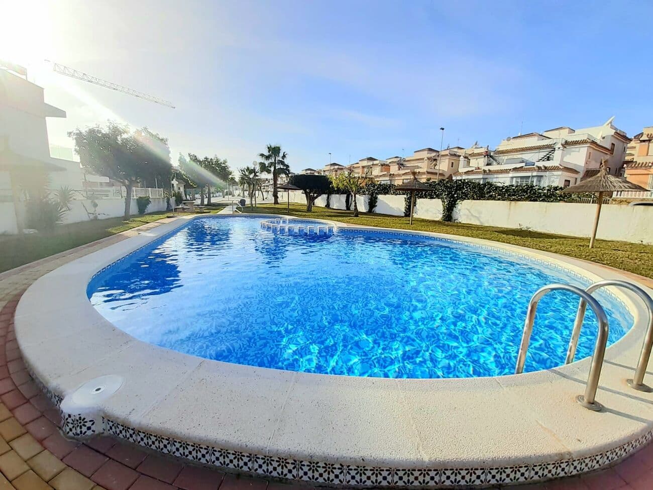 Semi-Vrijstaande Villa met 3 slaapkamers in Orihuela Costa - 11