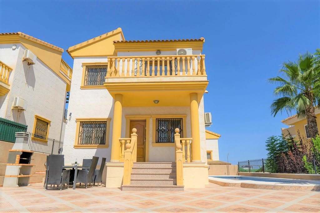 Villa - Chalet de 3 dormitorios en Villamartin - 1