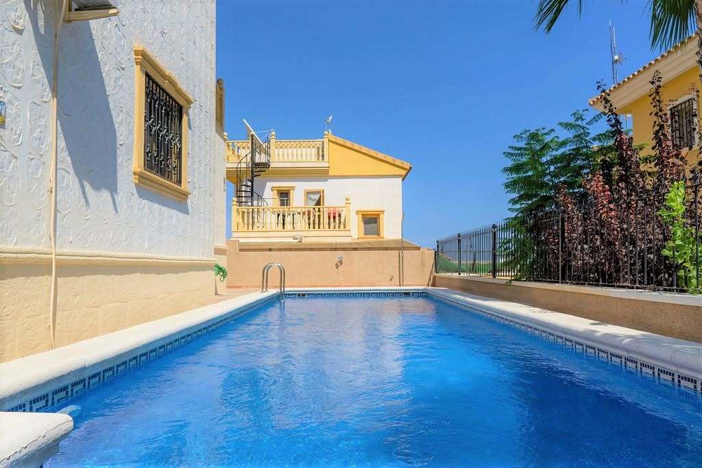 Villa - Chalet de 3 dormitorios en Villamartin - 4