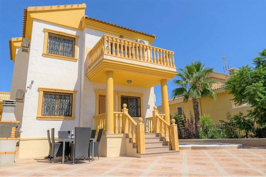 Villa - Chalet de 3 dormitorios en Villamartin - 3