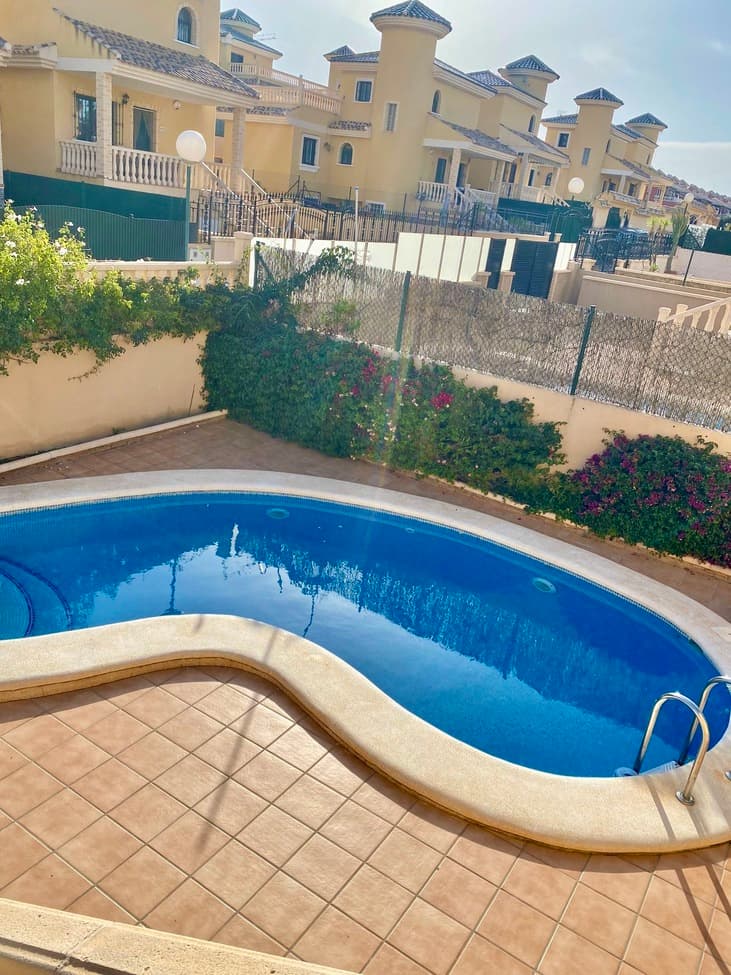 Pareada de 3 dormitorios en Villamartin - 27