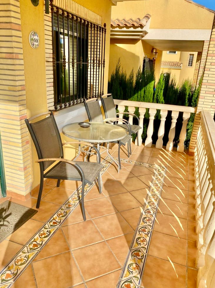 Pareada de 3 dormitorios en Villamartin - 3