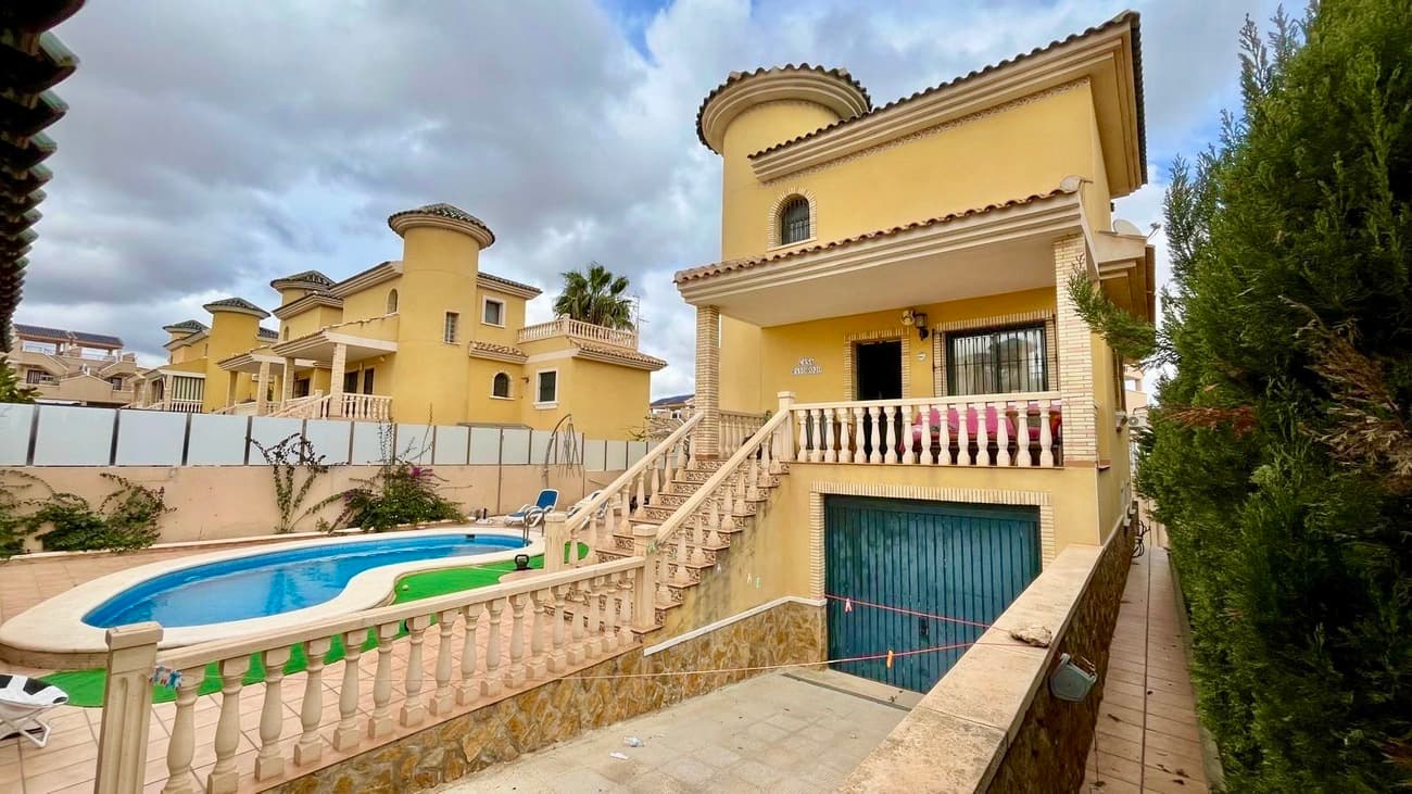 Pareada de 3 dormitorios en Villamartin - 32