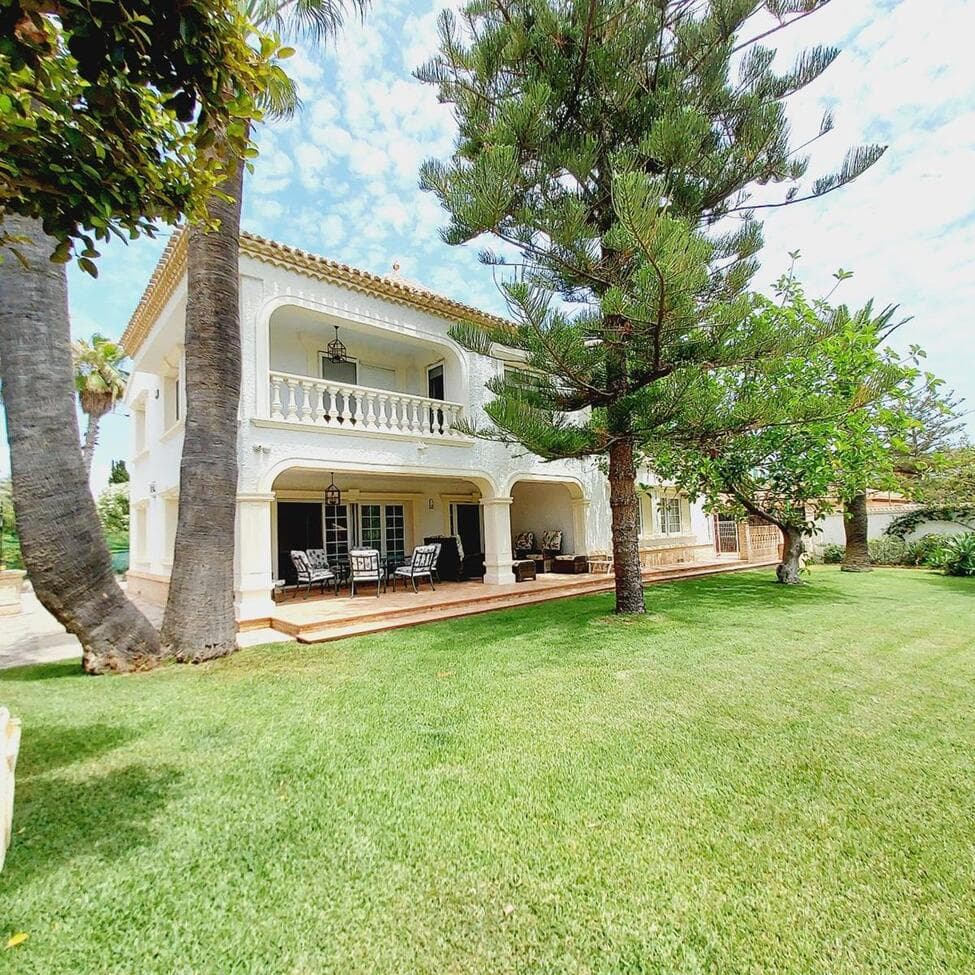 7 bed Detached Villa in Orihuela Costa - 1