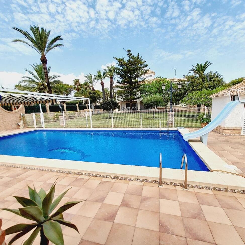 7 bed Detached Villa in Orihuela Costa - 2