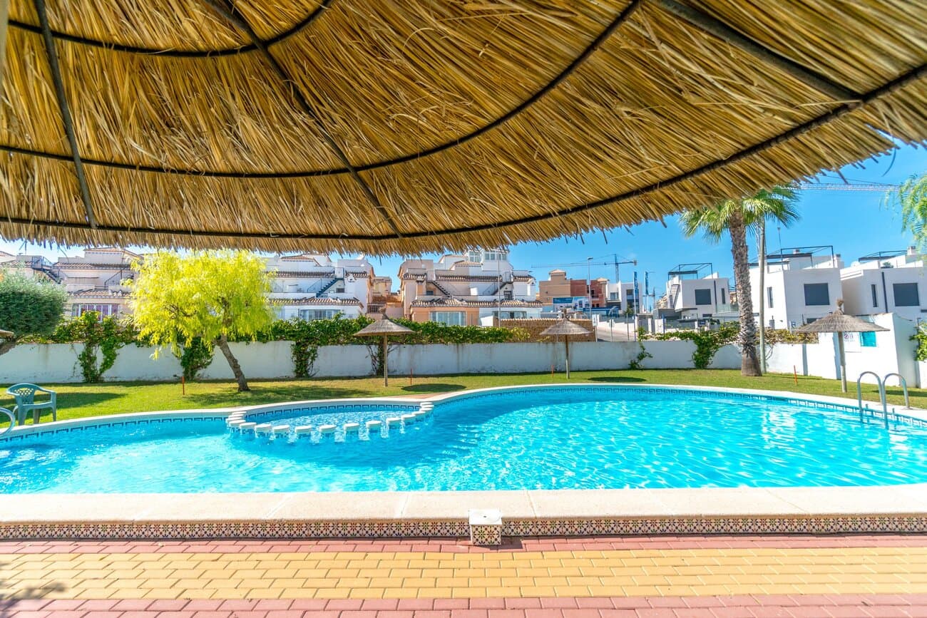 Pareada de 2 dormitorios en Villamartin - 35