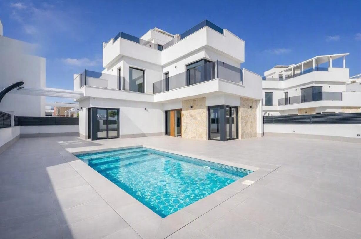 5 bed Detached Villa in Santa Rosalia Lake and Life Resort - 2