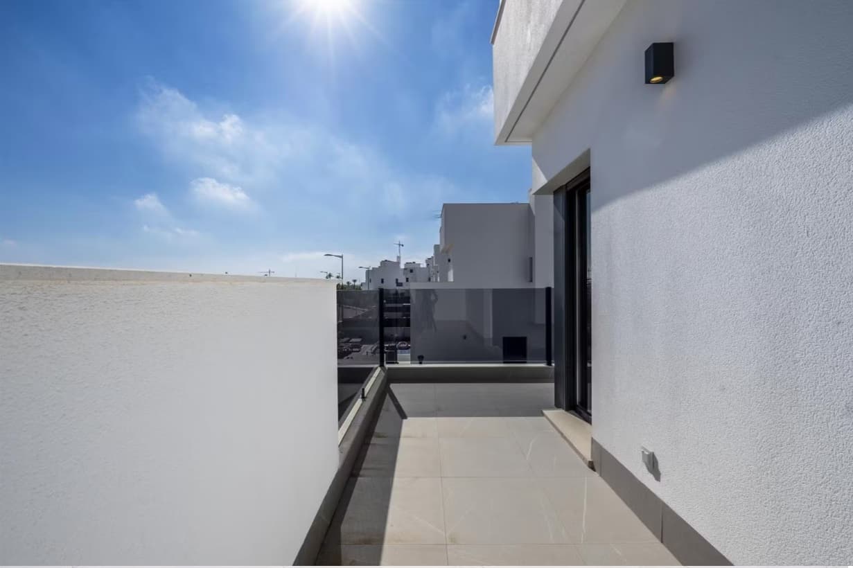 5 bed Detached Villa in Santa Rosalia Lake and Life Resort - 11