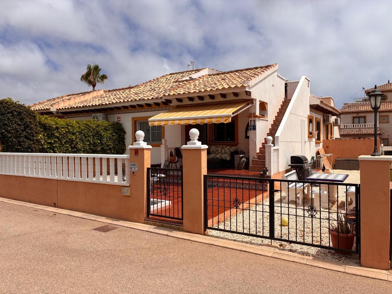 Semi-Vrijstaande Villa met 2 slaapkamers in Lomas de Cabo Roig - 1