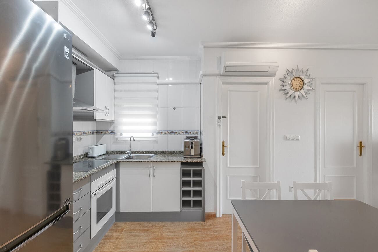 2 bed Middle Floor Apartment in Orihuela Costa - 5