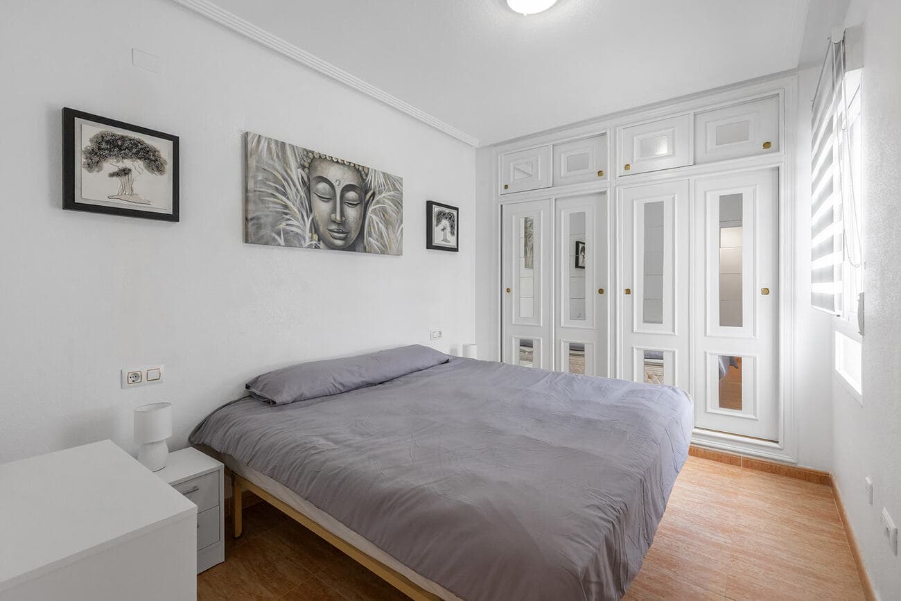 2 bed Middle Floor Apartment in Orihuela Costa - 10