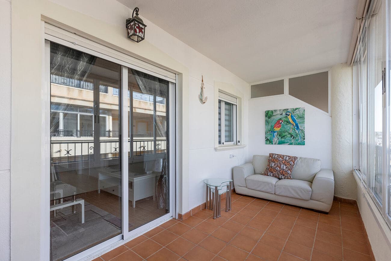 2 bed Middle Floor Apartment in Orihuela Costa - 14