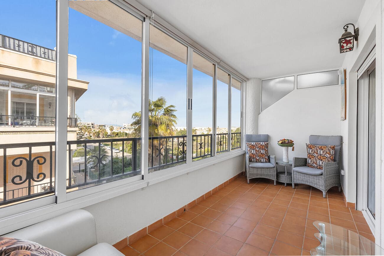 2 bed Middle Floor Apartment in Orihuela Costa - 13