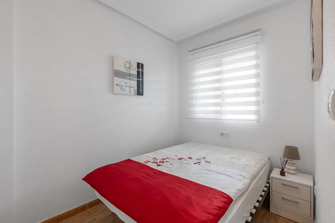2 bed Middle Floor Apartment in Orihuela Costa - 12