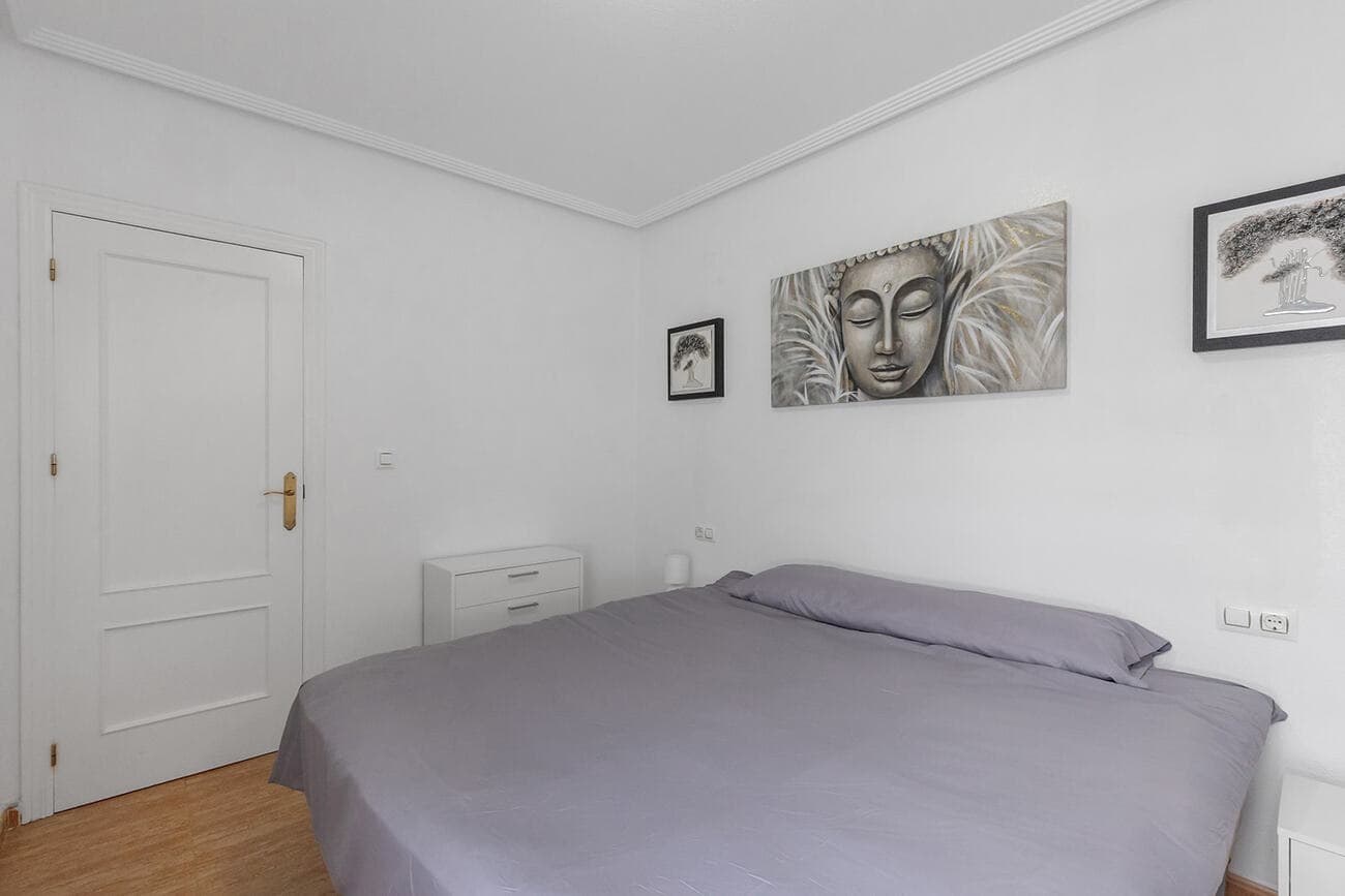 2 bed Middle Floor Apartment in Orihuela Costa - 11