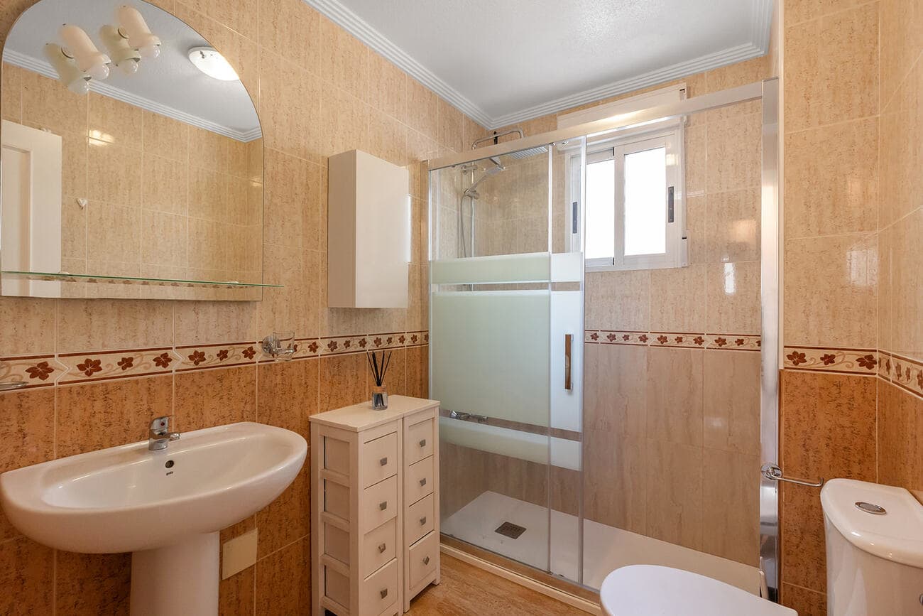2 bed Middle Floor Apartment in Orihuela Costa - 20