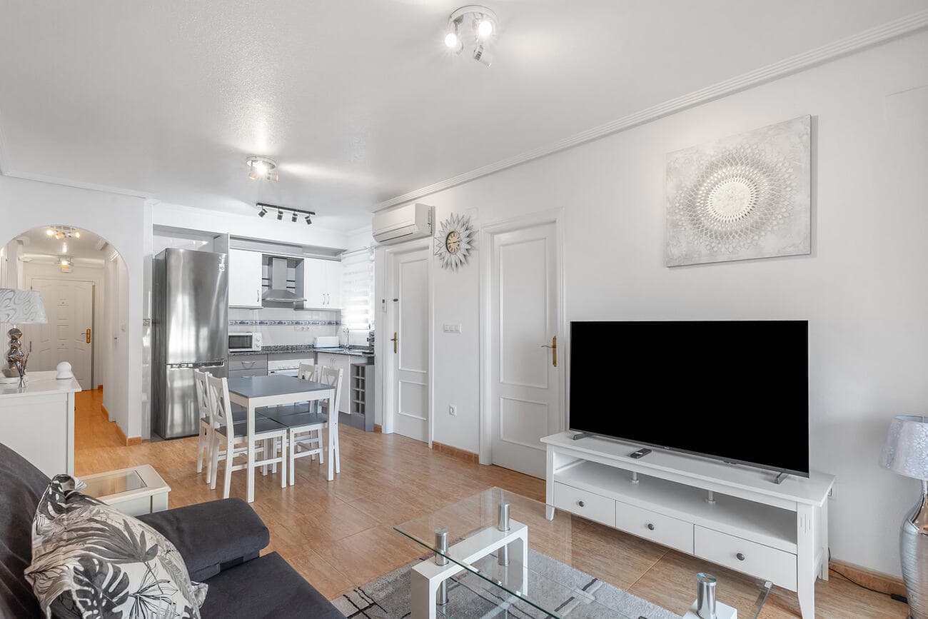 2 bed Middle Floor Apartment in Orihuela Costa - 2