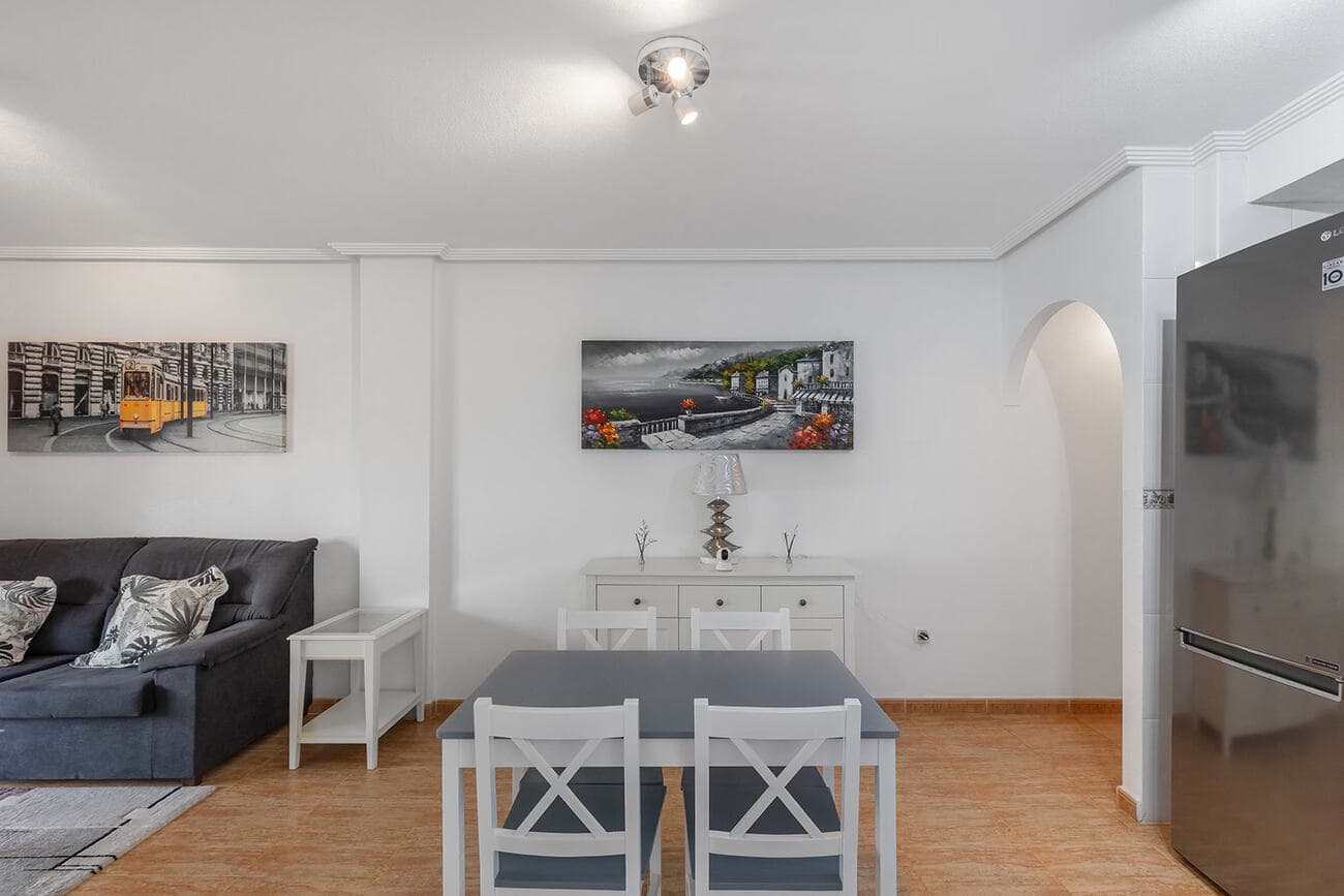 2 bed Middle Floor Apartment in Orihuela Costa - 3