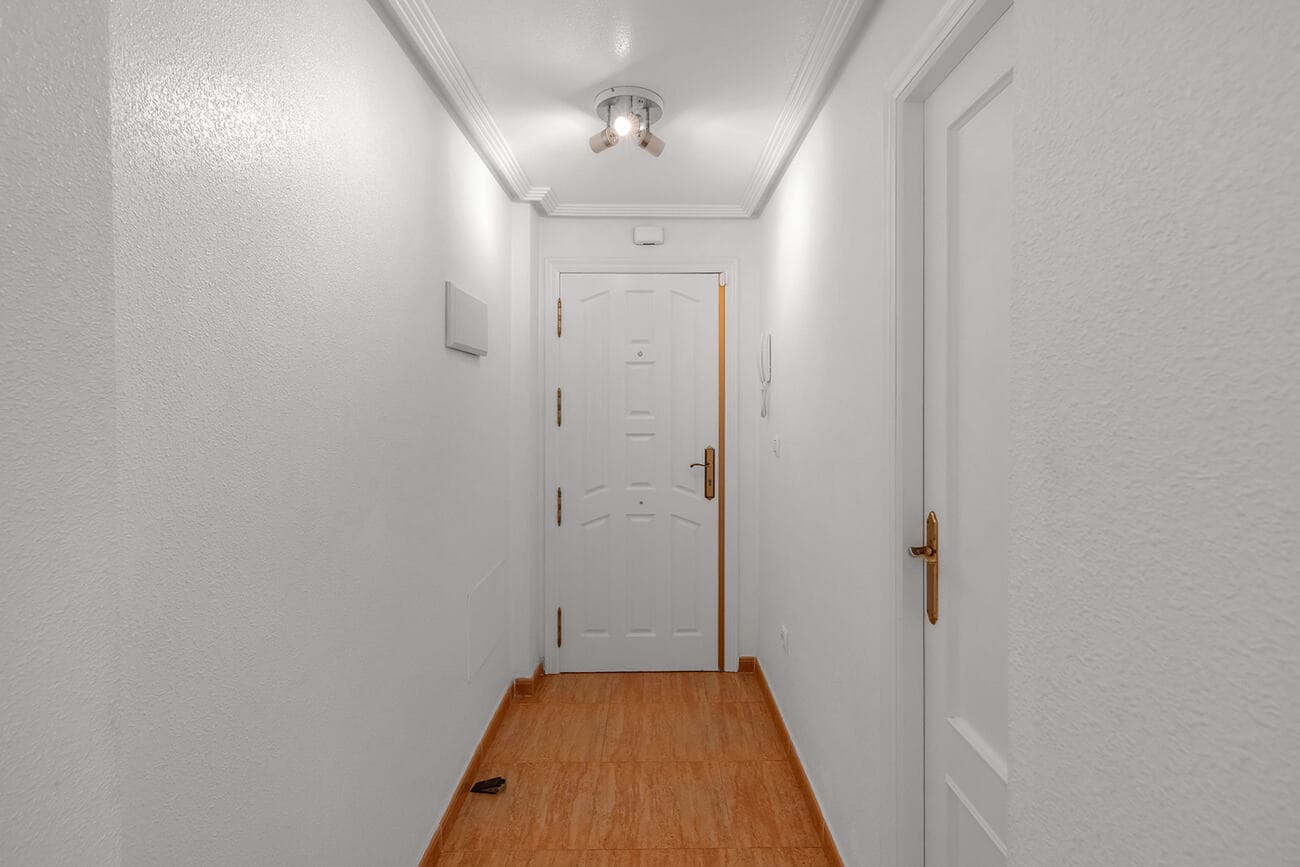 2 bed Middle Floor Apartment in Orihuela Costa - 16