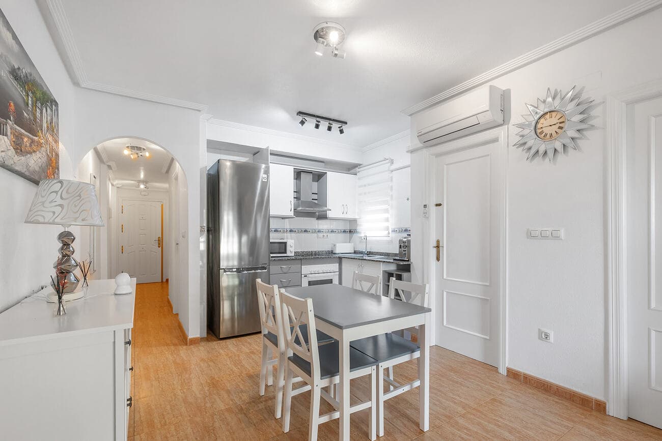 2 bed Middle Floor Apartment in Orihuela Costa - 4