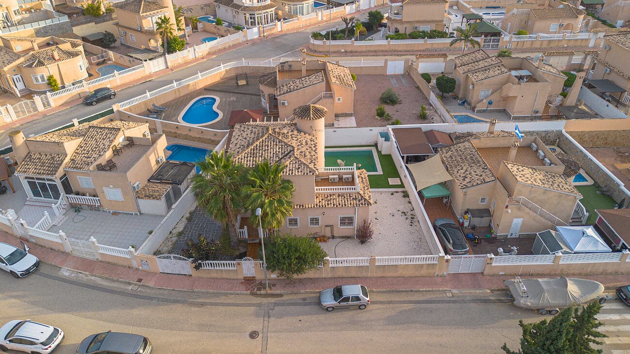 Vrijstaande Villa met 4 slaapkamers in Ciudad Quesada - 28