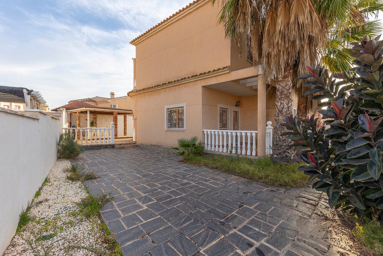 Vrijstaande Villa met 4 slaapkamers in Ciudad Quesada - 31