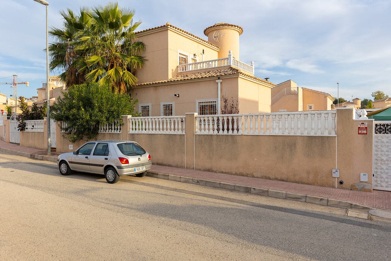 Vrijstaande Villa met 4 slaapkamers in Ciudad Quesada - 33