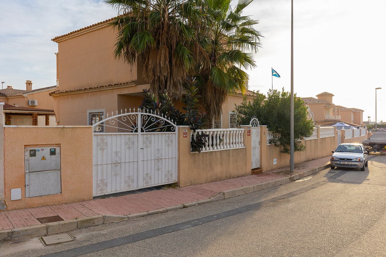 Vrijstaande Villa met 4 slaapkamers in Ciudad Quesada - 36