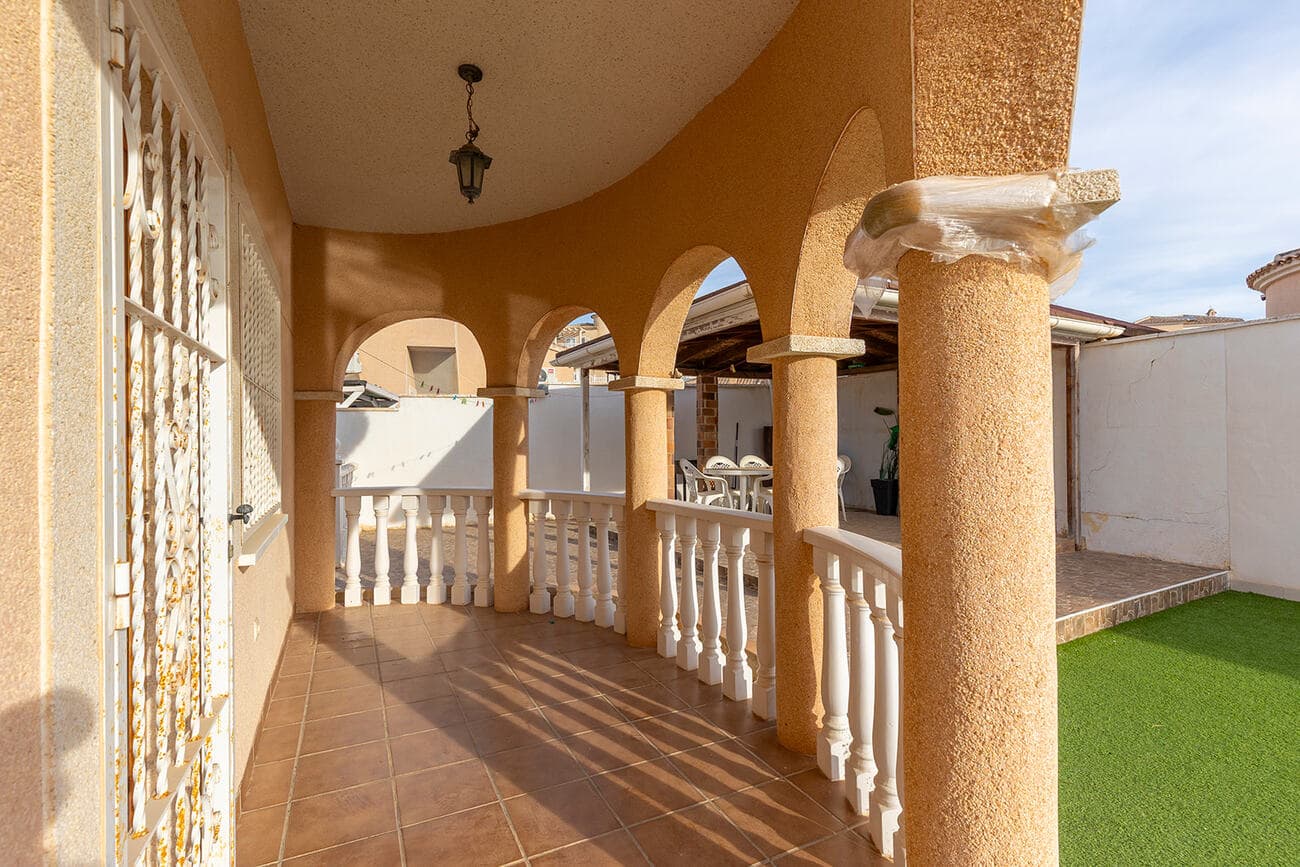 Vrijstaande Villa met 4 slaapkamers in Ciudad Quesada - 41