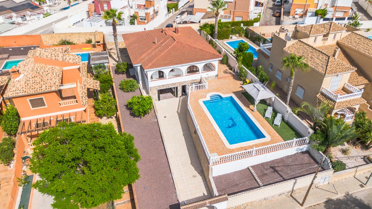 Vrijstaande Villa met 5 slaapkamers in Los Balcones - 1