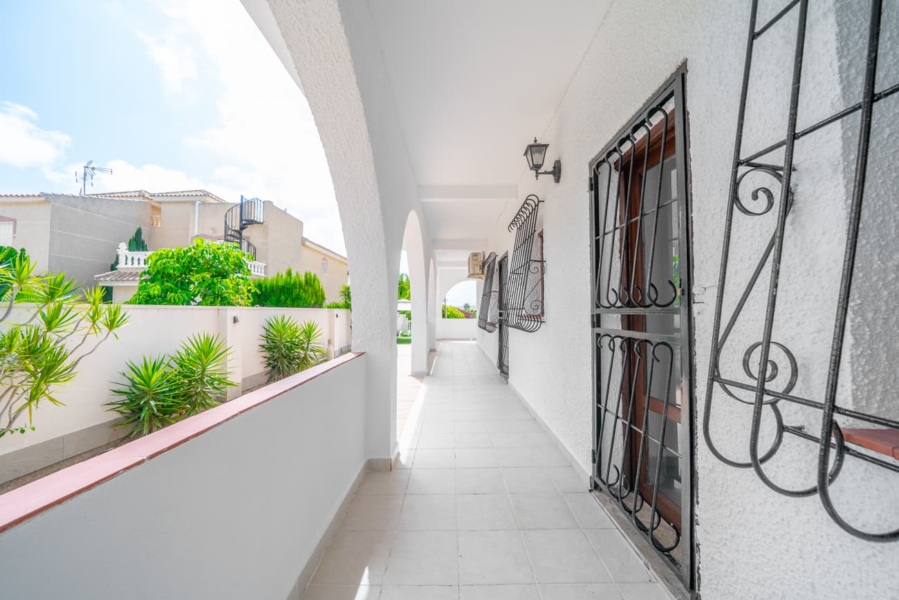 Vrijstaande Villa met 5 slaapkamers in Los Balcones - 30