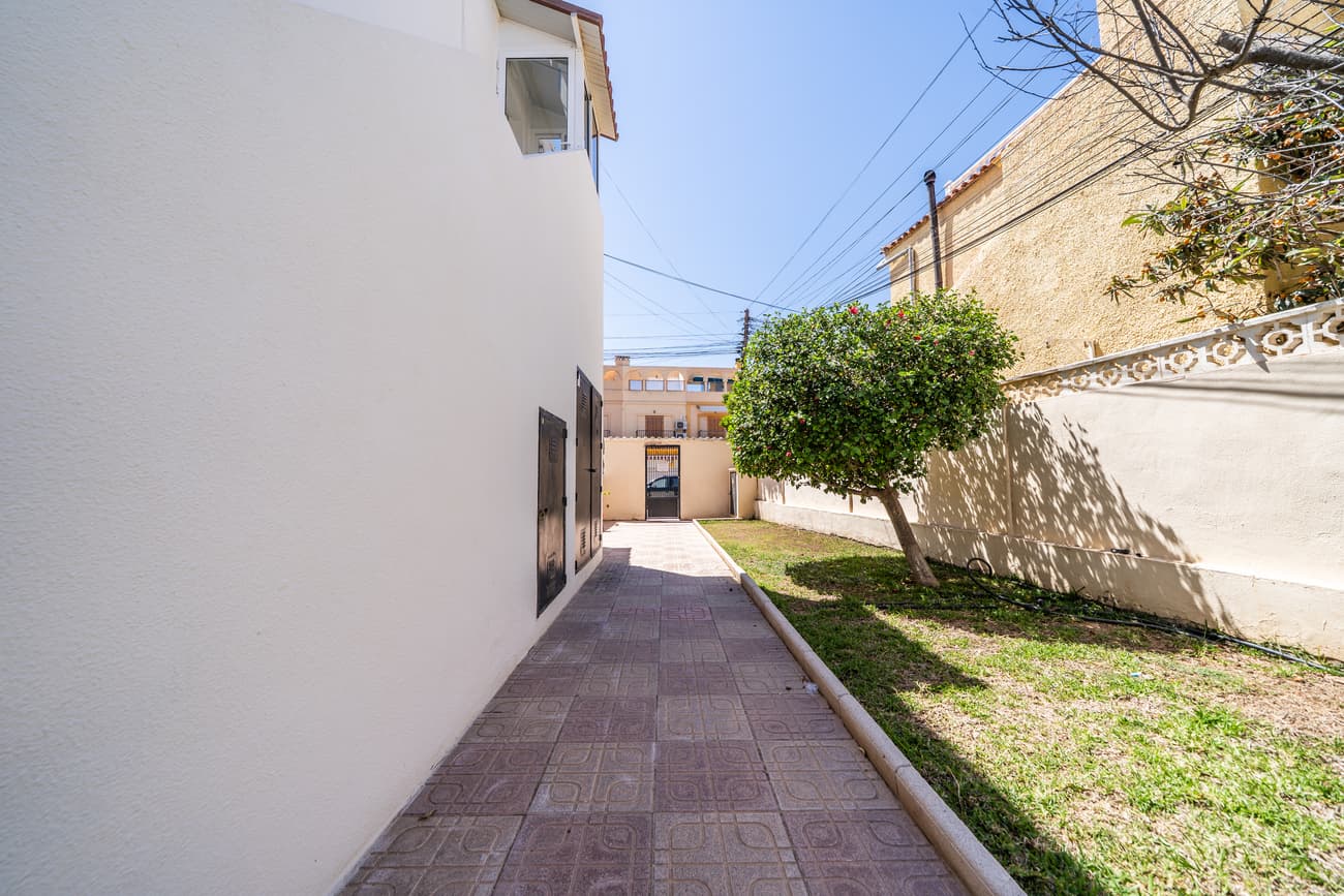 1 bed Middle Floor Apartment in El Chaparral - 42