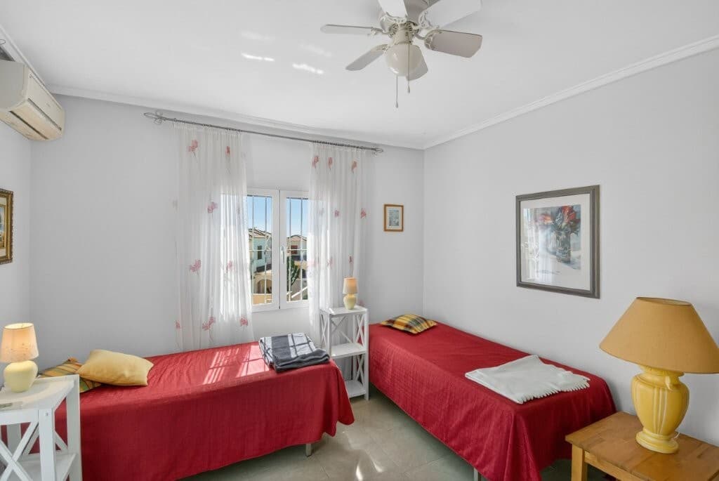 Quad met 3 slaapkamers in Playa Flamenca - 13