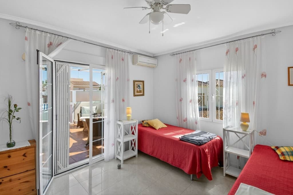 Quad met 3 slaapkamers in Playa Flamenca - 14