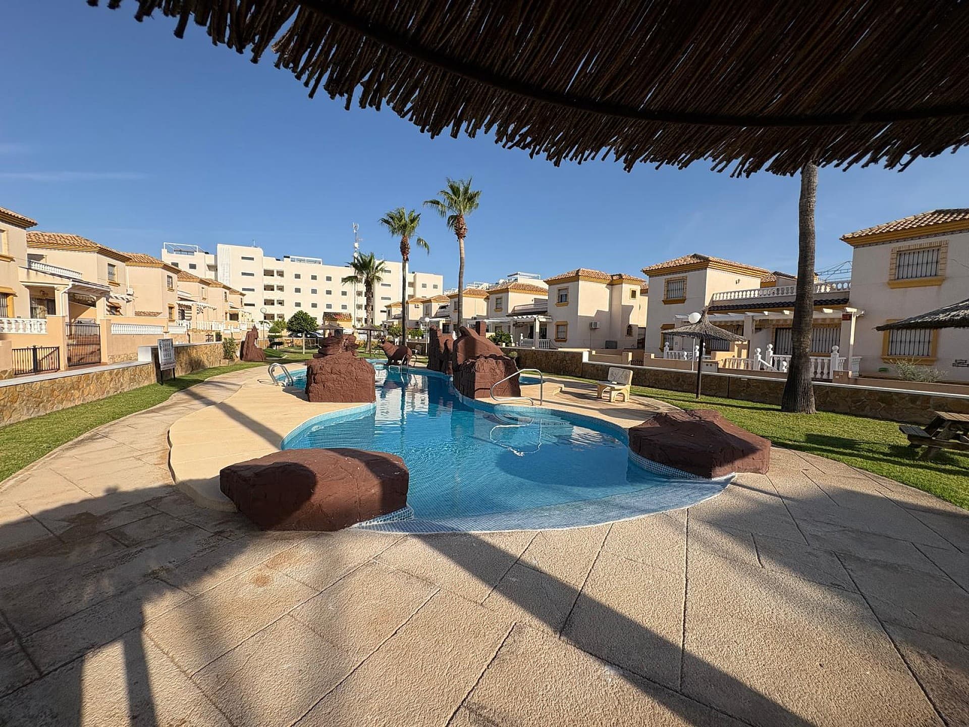 Tussenverdieping Appartement met 2 slaapkamers in Orihuela Costa - 32