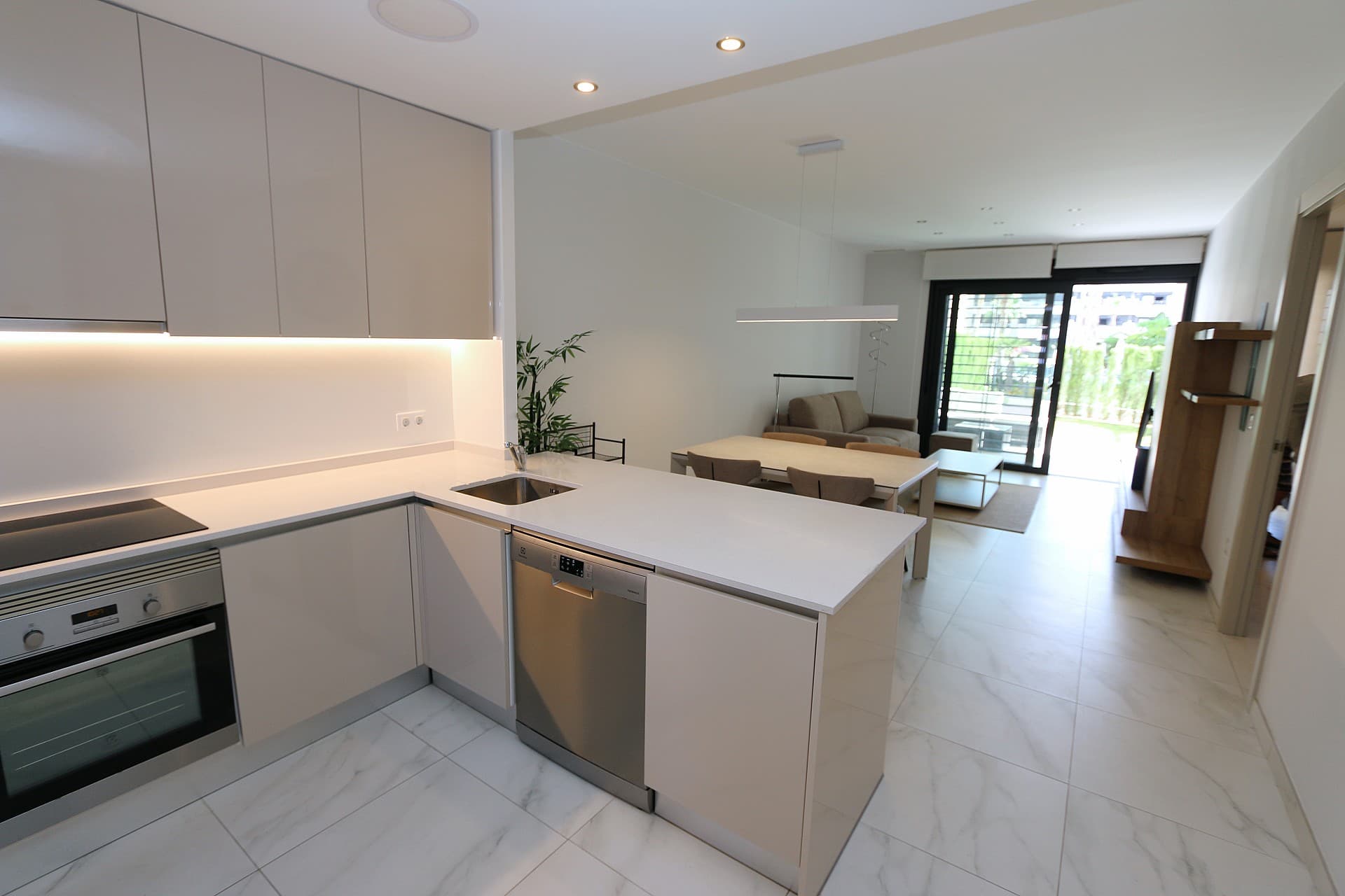 Tussenverdieping Appartement met 2 slaapkamers in Playa Flamenca - 16