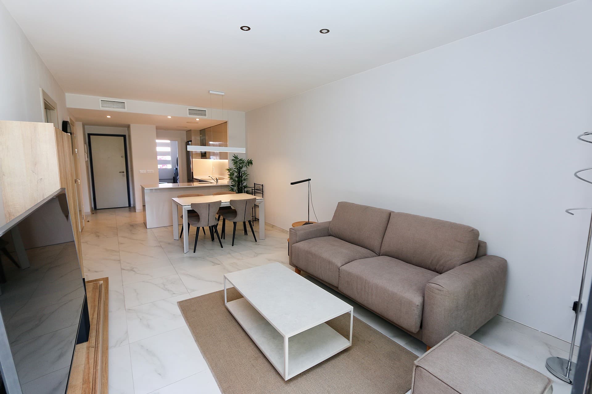 Tussenverdieping Appartement met 2 slaapkamers in Playa Flamenca - 11