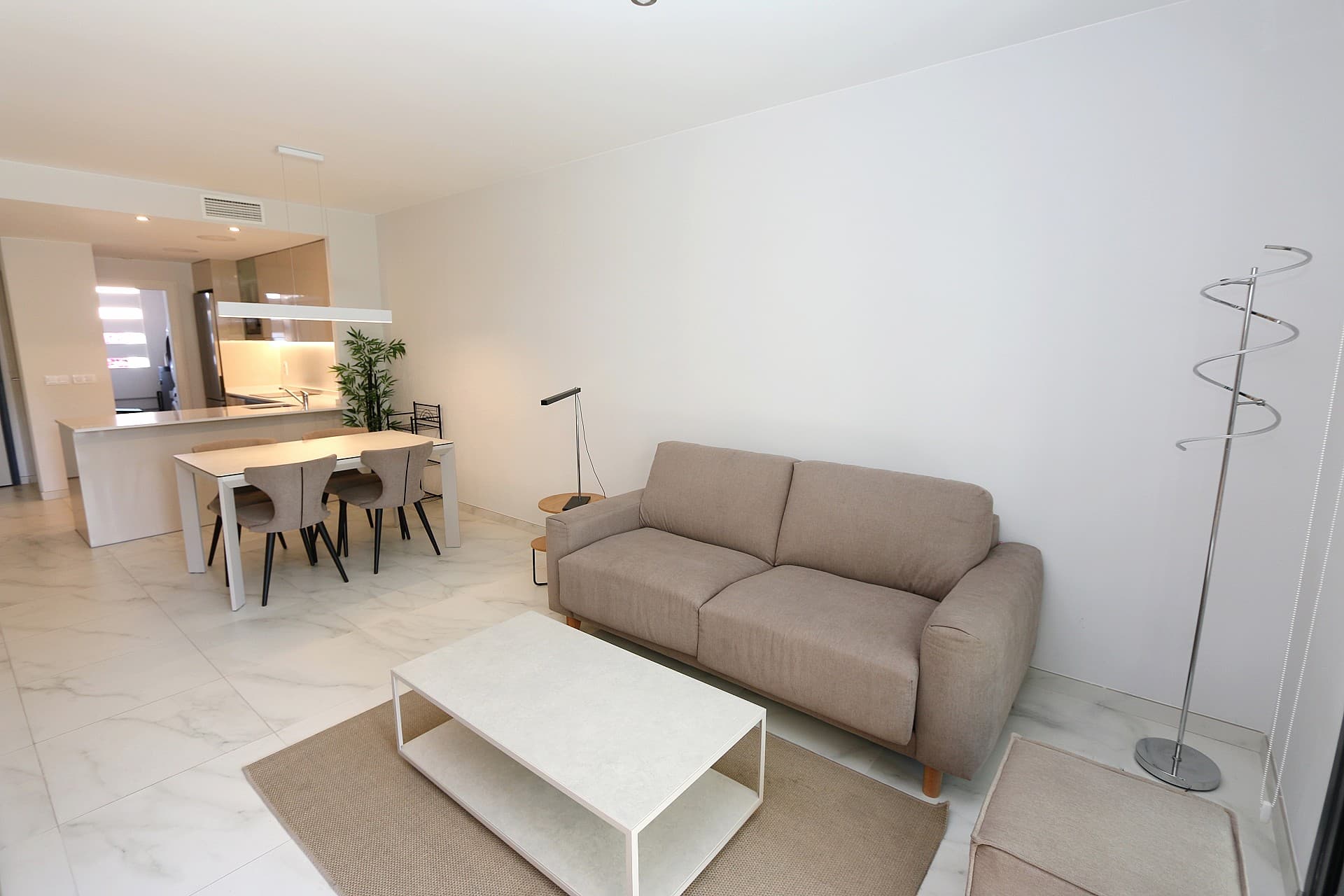 Tussenverdieping Appartement met 2 slaapkamers in Playa Flamenca - 10