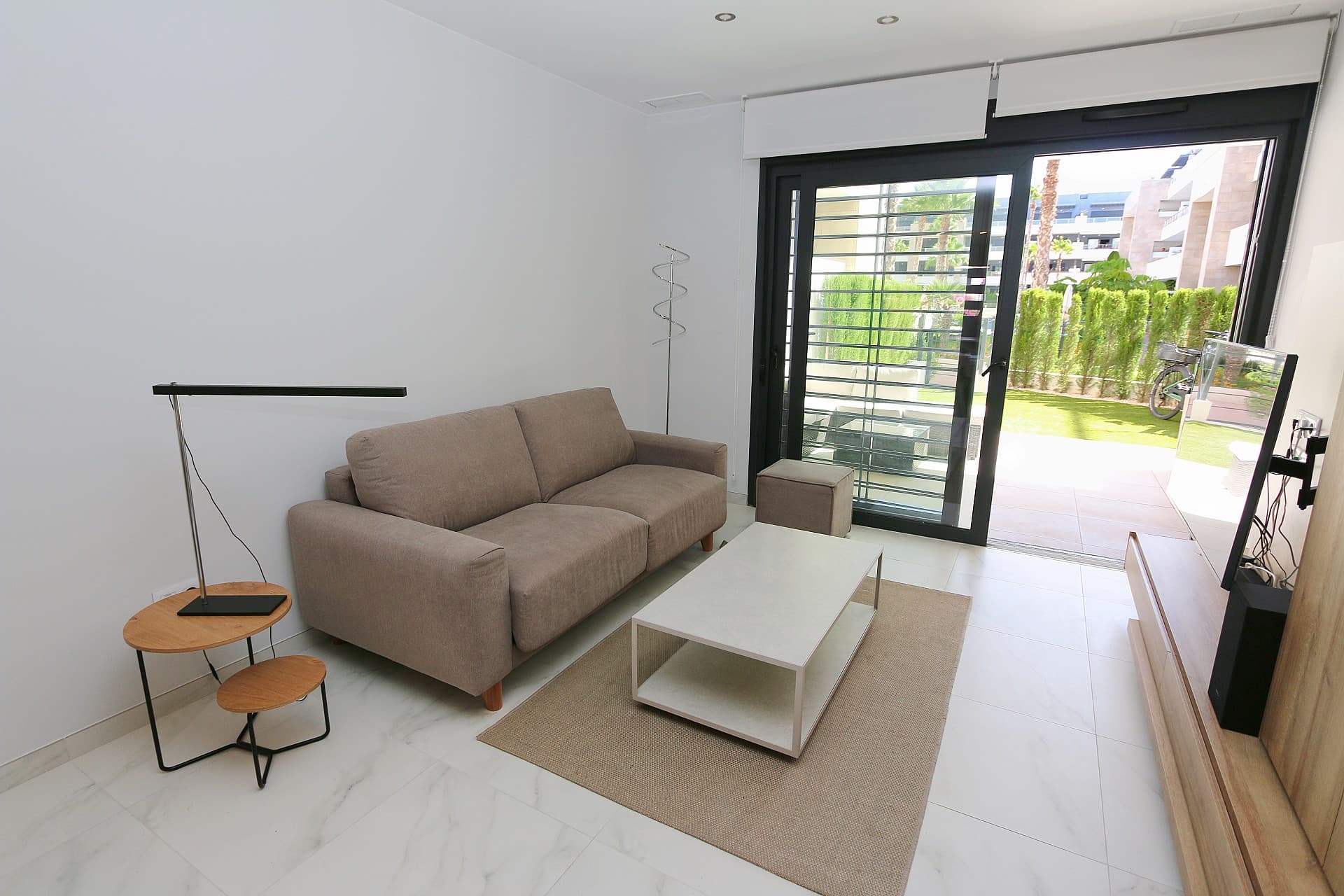 Tussenverdieping Appartement met 2 slaapkamers in Playa Flamenca - 14