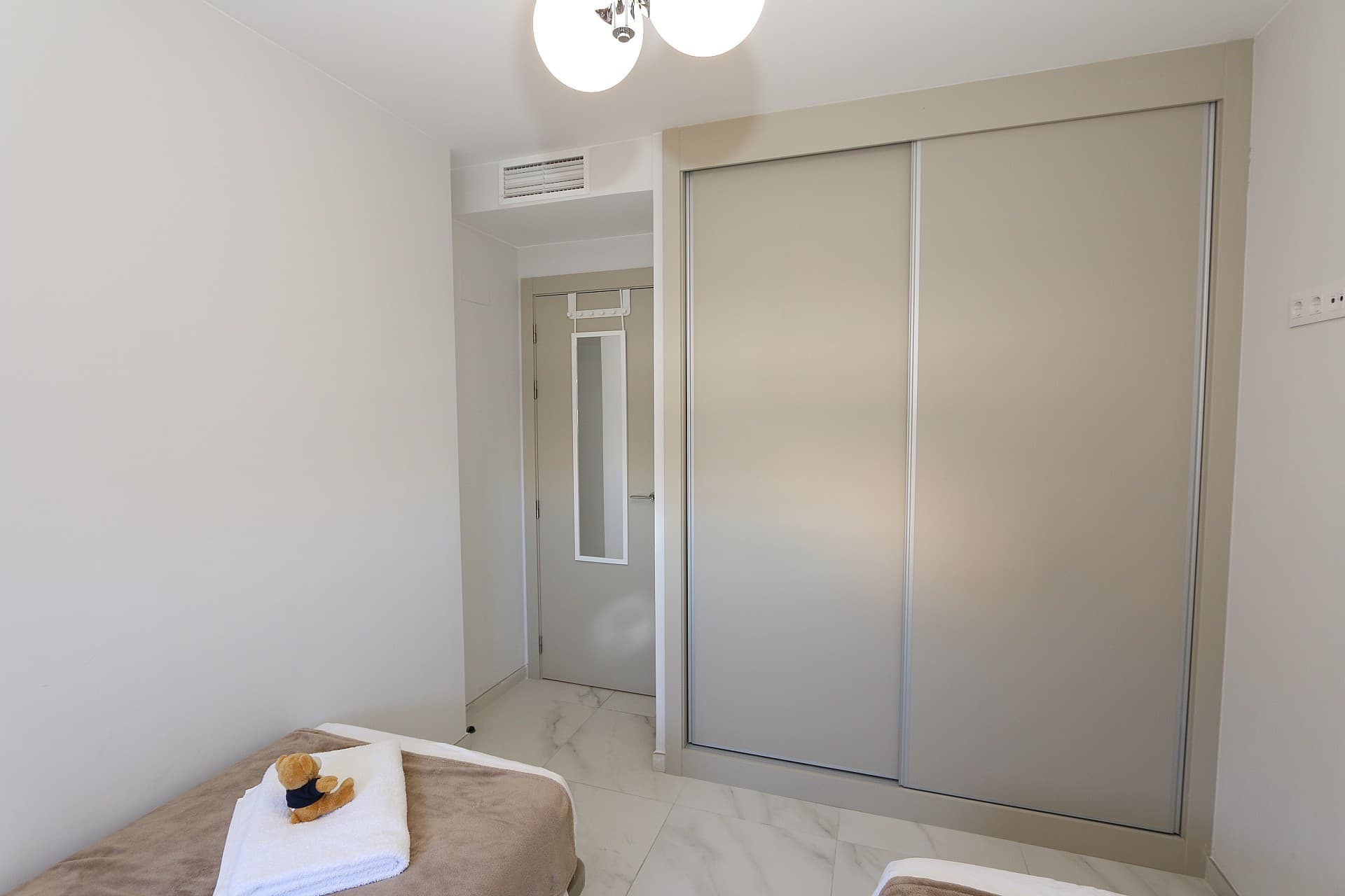 Tussenverdieping Appartement met 2 slaapkamers in Playa Flamenca - 24