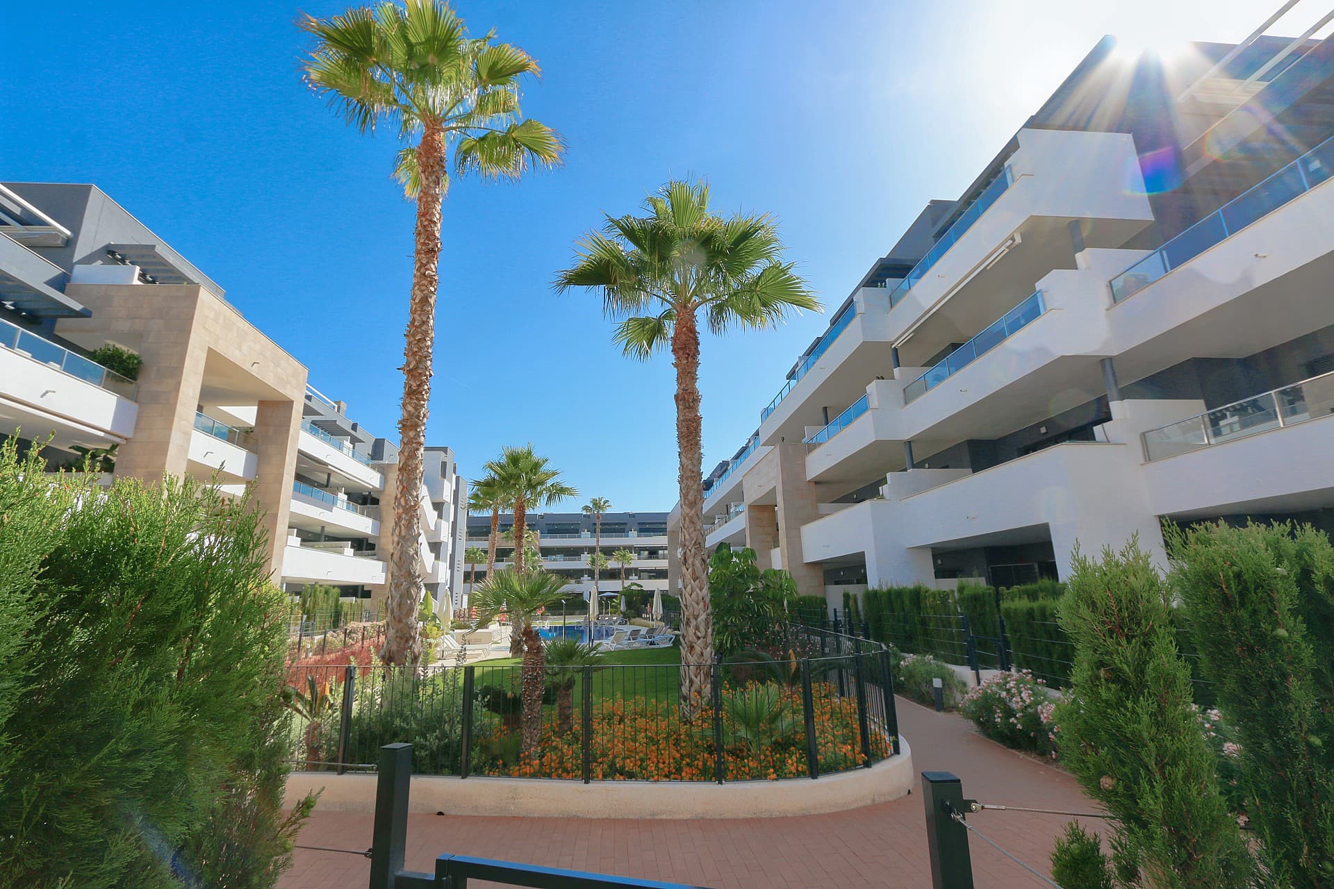 Tussenverdieping Appartement met 2 slaapkamers in Playa Flamenca - 4
