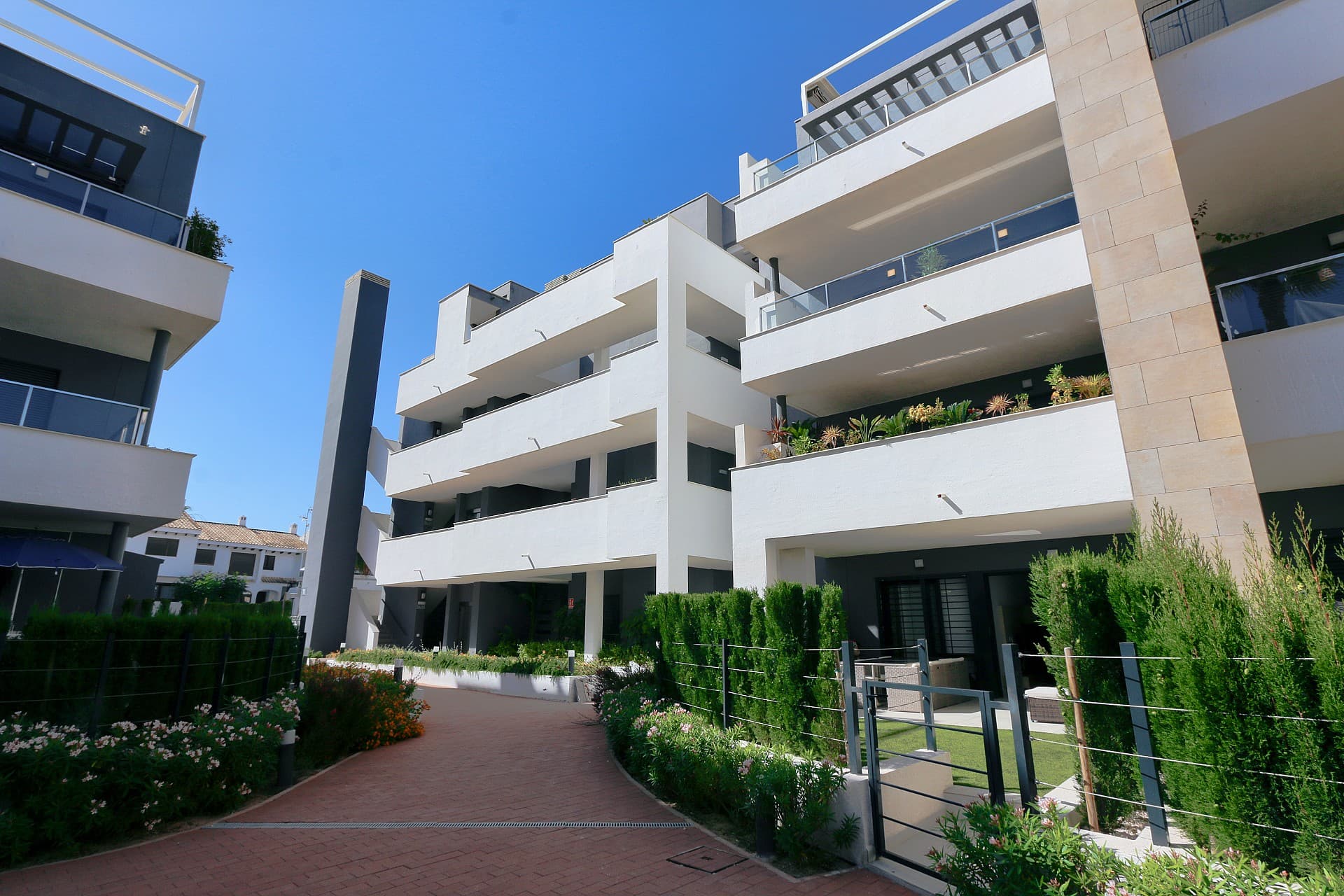 Tussenverdieping Appartement met 2 slaapkamers in Playa Flamenca - 3