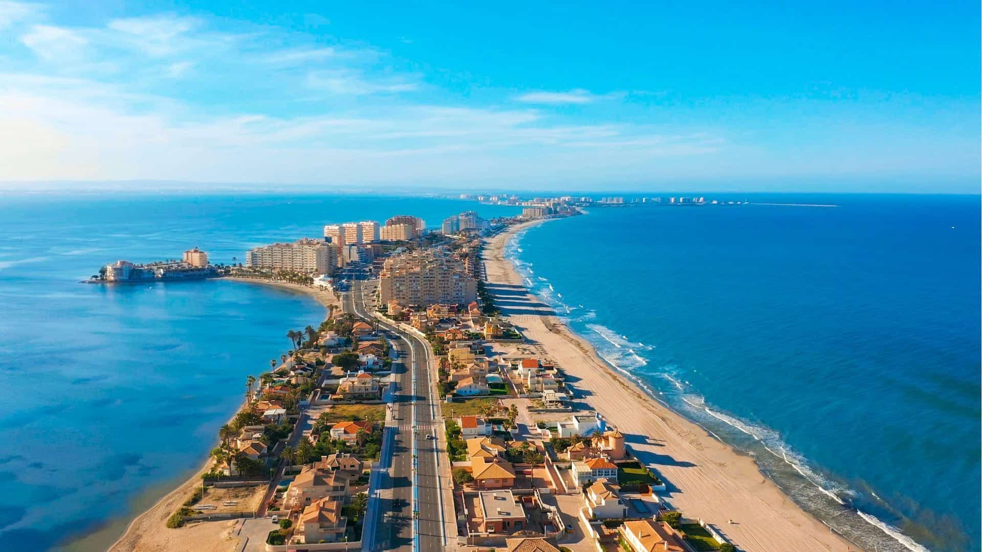 De vastgoedprijzen aan de kust van Murcia stijgen sterk en slimme kopers handelen snel