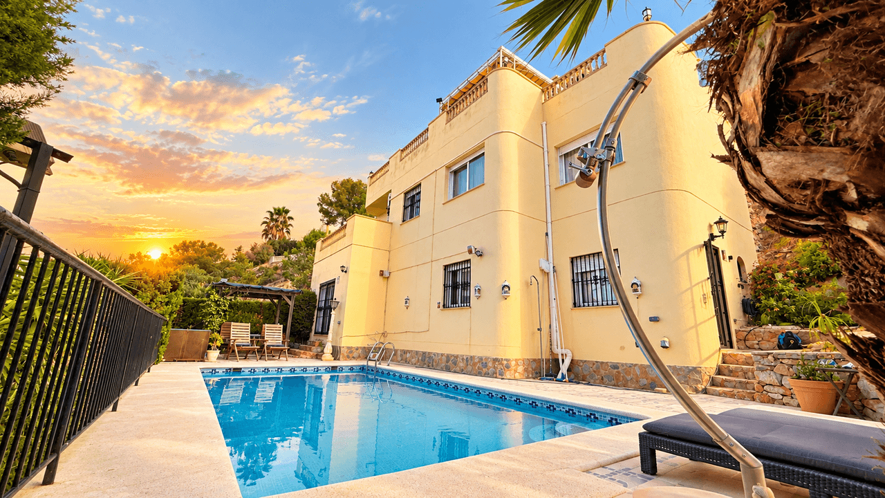 5 bed Detached Villa in Villamartin