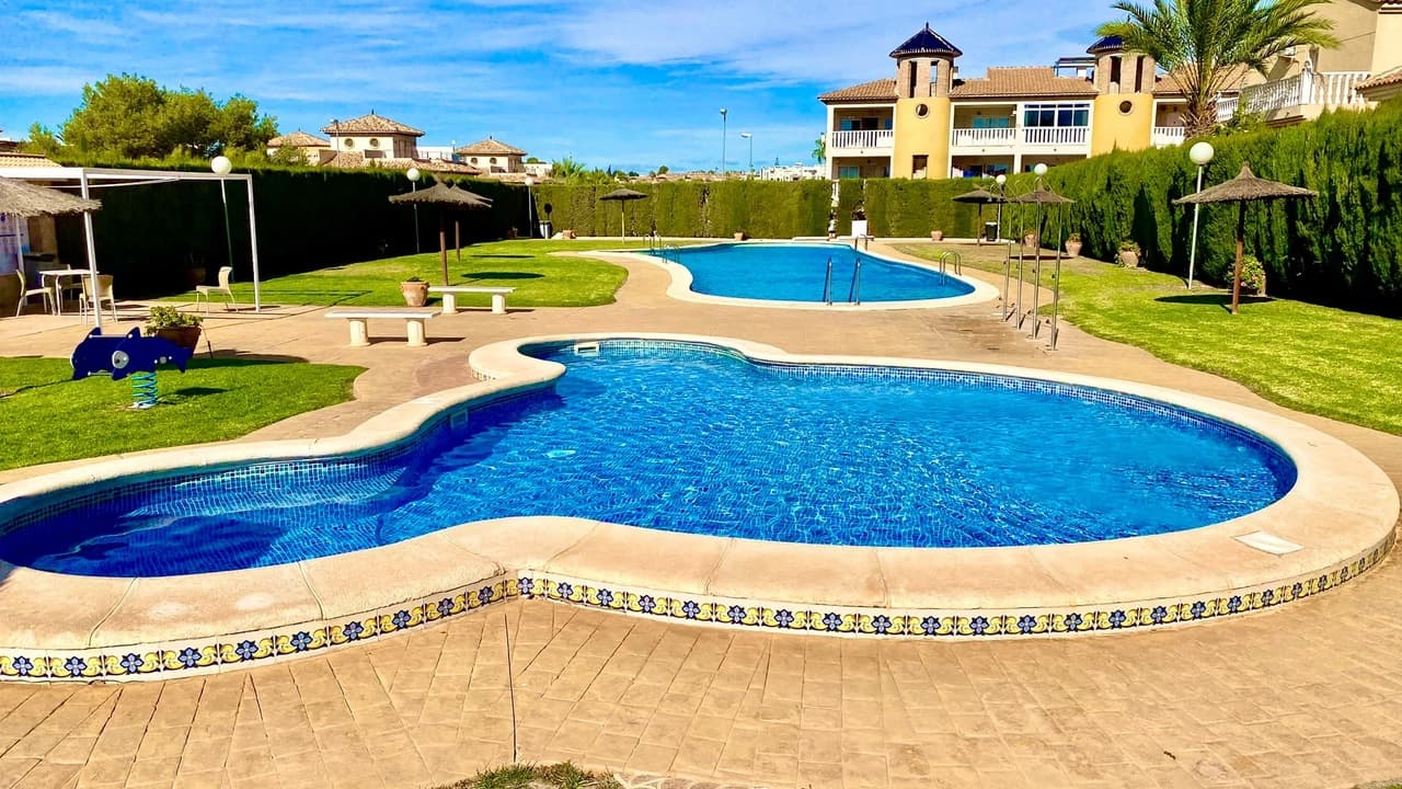 5 bed Detached Villa in Villamartin
