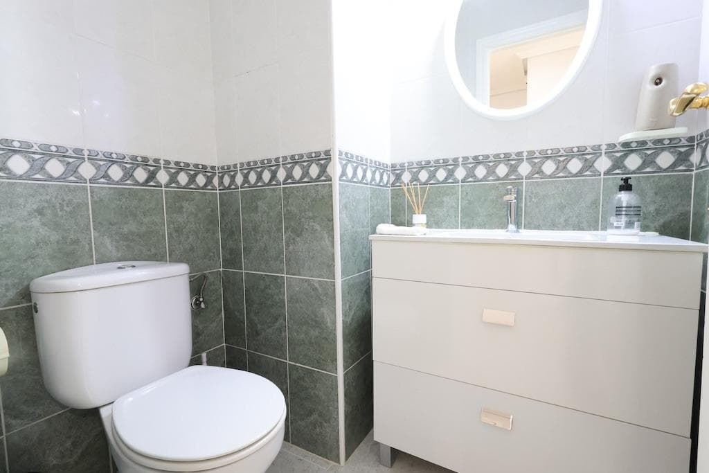 2 bed Middle Floor Apartment in Orihuela Costa