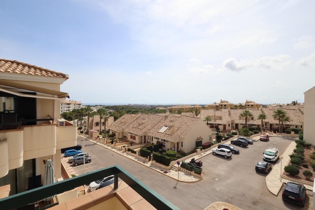 2 bed Middle Floor Apartment in Orihuela Costa