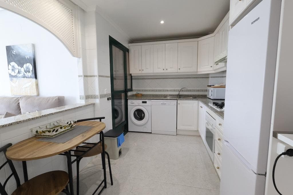 2 bed Middle Floor Apartment in Orihuela Costa