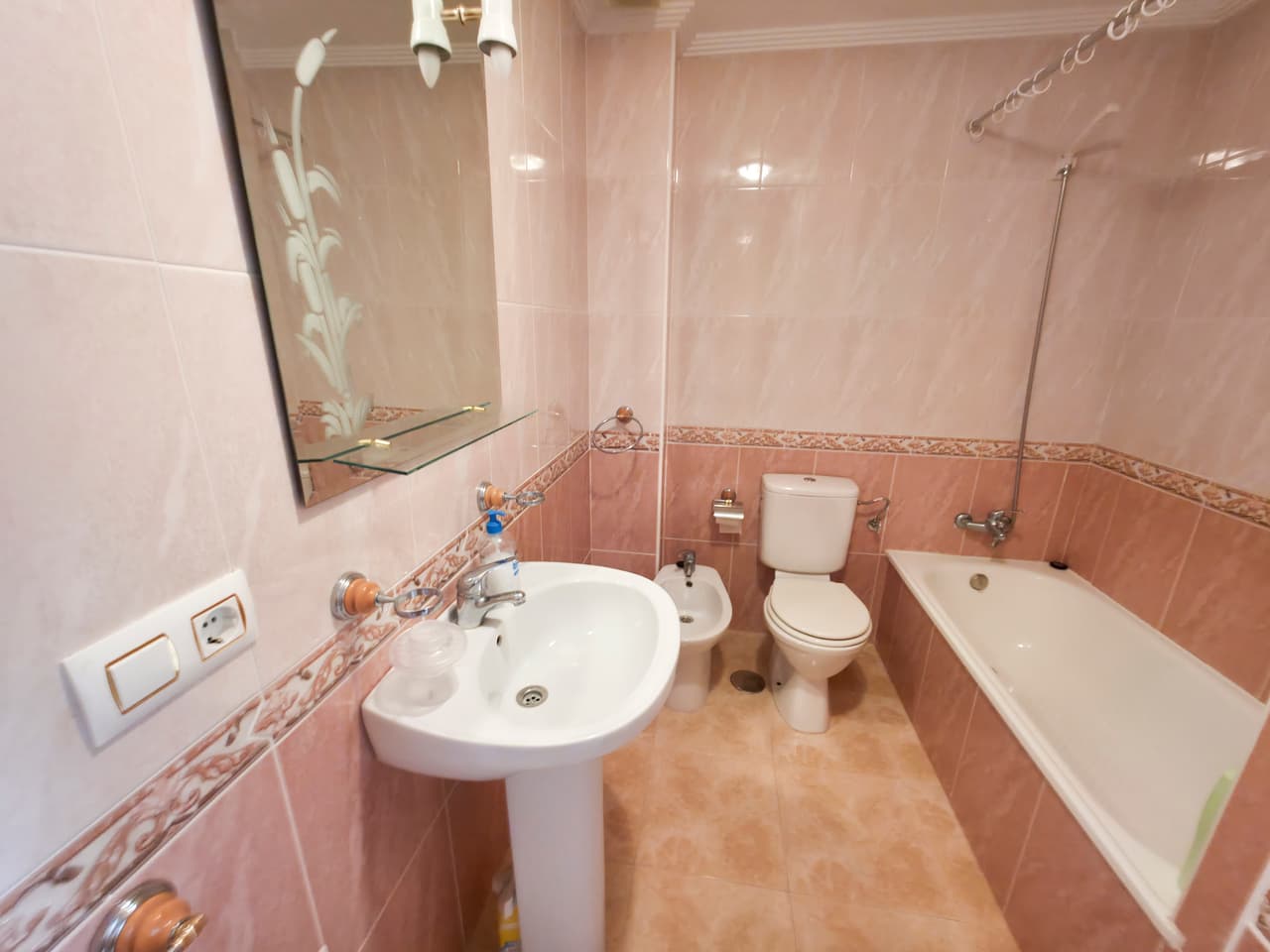 2 bed Middle Floor Apartment in Villamartin